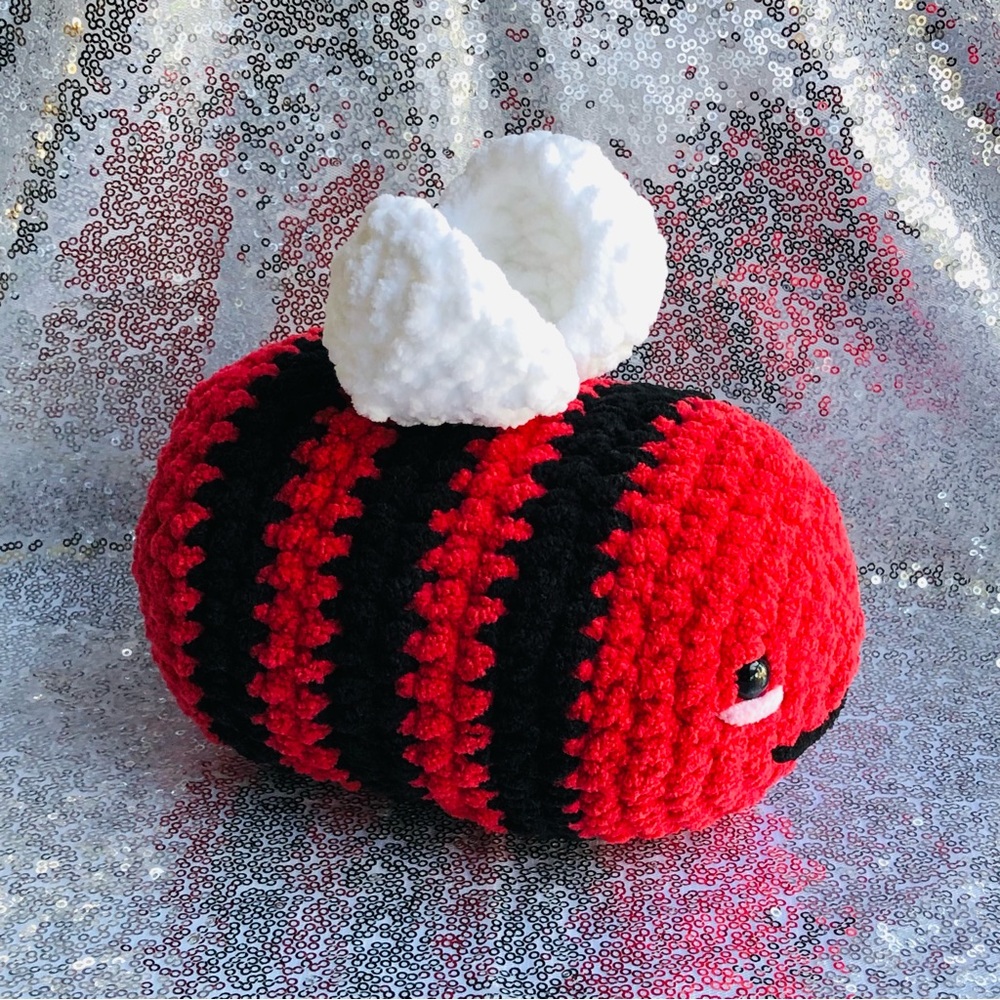 Handmade Plushie Bumblebee - Picture 7 of 15